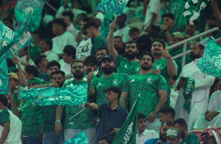 بعد المباراة مباشرة.. هذا ما فعلته الجماهير السعودية مع لاعبي قطر