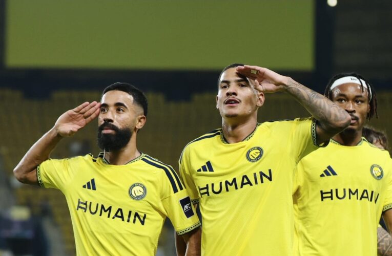 النصر ينشر احتفال لاعبيه بـ”التحية العسكرية”.. ويعلق:” دروع وطننا مدكم الله بتوفيقه”